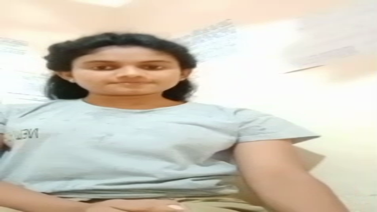 ලස්සන චූටි නංගි 🥰